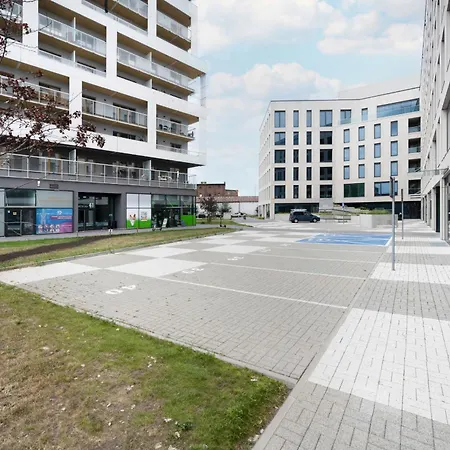 Apartamento Klasyczny Z Balkonem We Wroclawiu By Renters Breslavia
