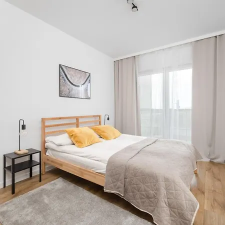 Apartamento Klasyczny Z Balkonem We Wroclawiu By Renters Wrocław